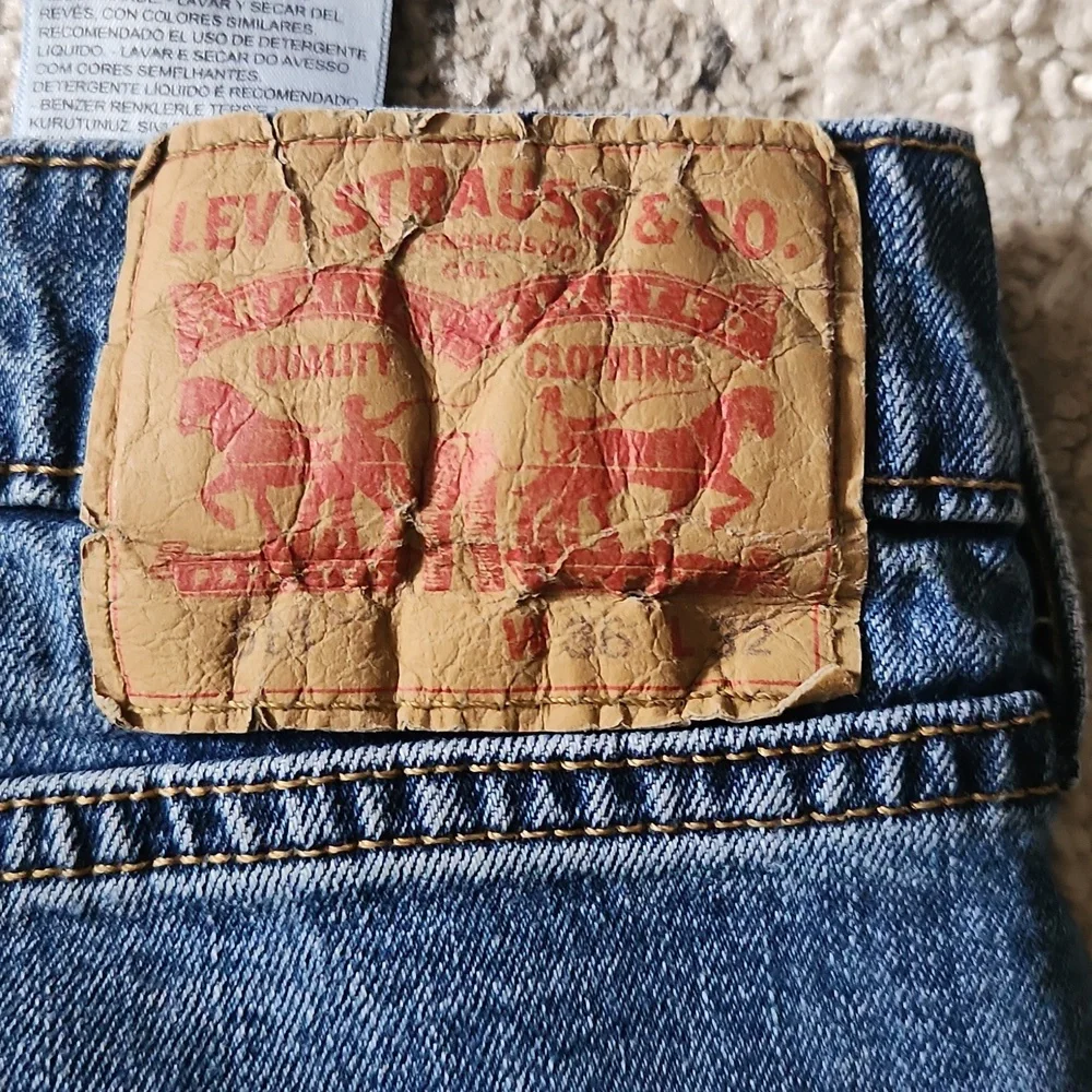 Men's Levi Jeans - Picture 3 of 3